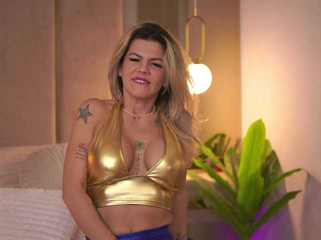 CamilaStarr's BongaCams show and profile