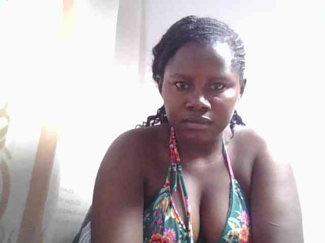 Loviepaula Live Webcam on BongaCams