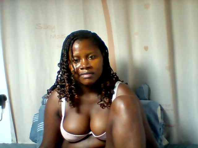 Loviepaula Live Webcam on BongaCams