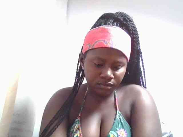 Loviepaula Live Webcam on BongaCams