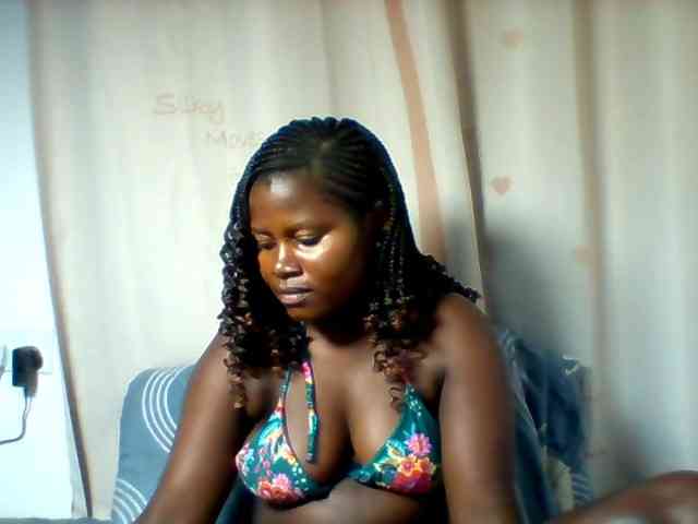 Loviepaula Live Webcam on BongaCams