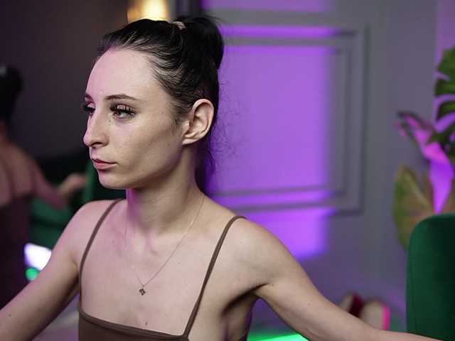 SaraiAngel's BongaCams show and profile