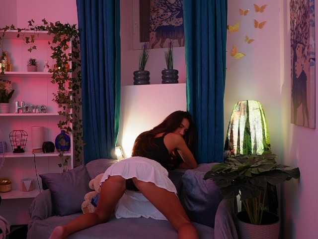 AlexisLovee's BongaCams show and profile