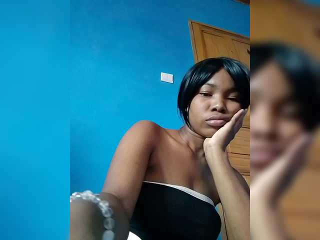 Maylis18 webcam bongacams model stream image