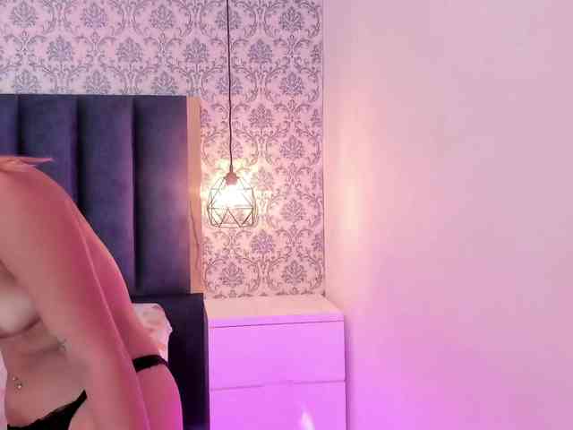 NiaaGraves webcam