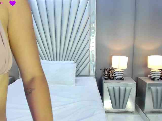 NahiaraGray webcam