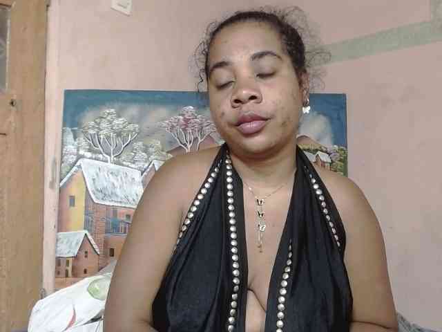 AlineEdena bongacams