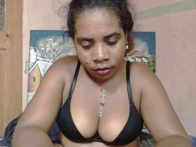 AlineEdena bongacams