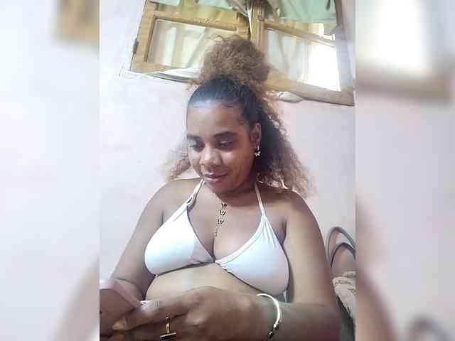 AlineEdena webcam