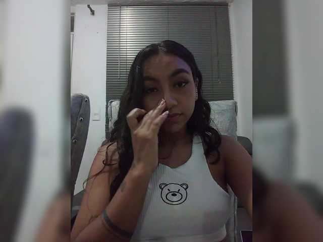 Alahia's BongaCams show and profile