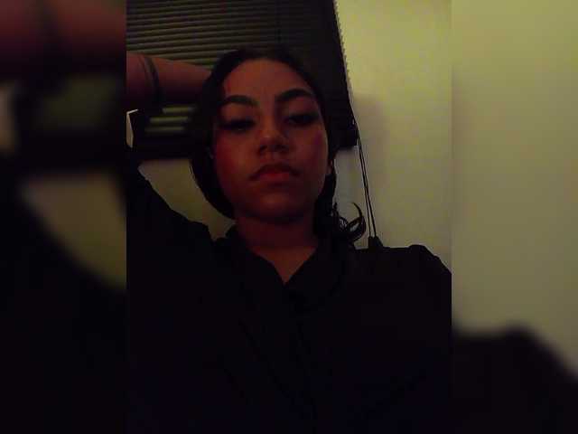 Alahia's BongaCams show and profile