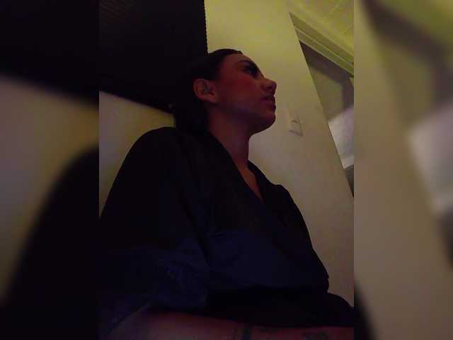 Alahia's BongaCams show and profile