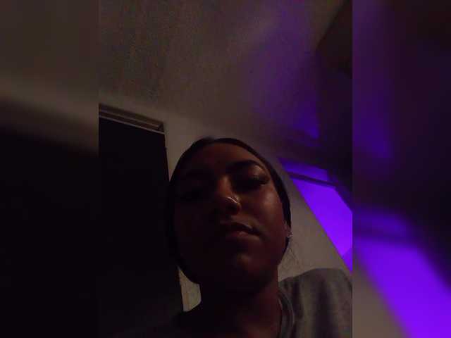 Alahia's BongaCams show and profile