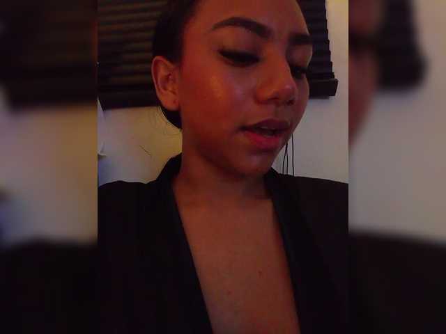 Alahia's BongaCams show and profile