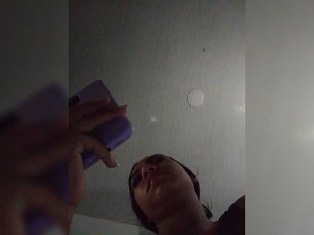 Alahia's BongaCams show and profile