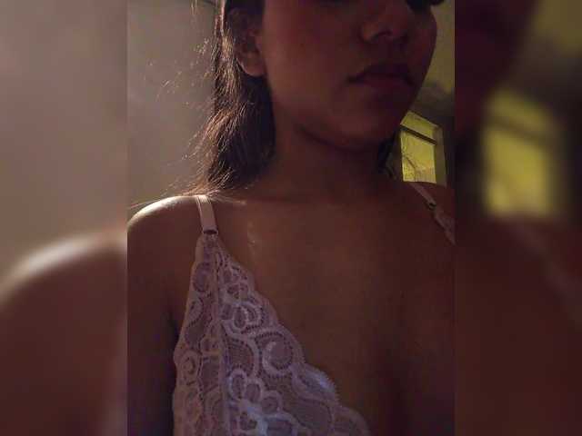 Alahia's BongaCams show and profile