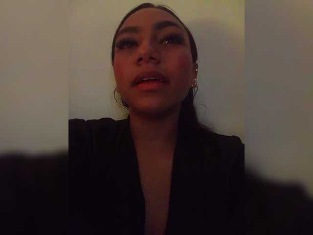 Alahia's BongaCams show and profile