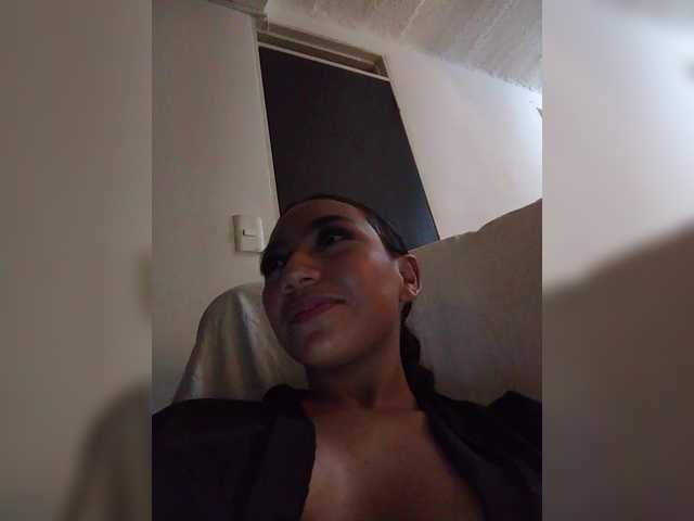 Alahia's BongaCams show and profile