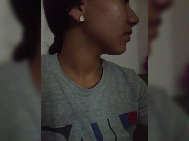 Alahia's BongaCams show and profile