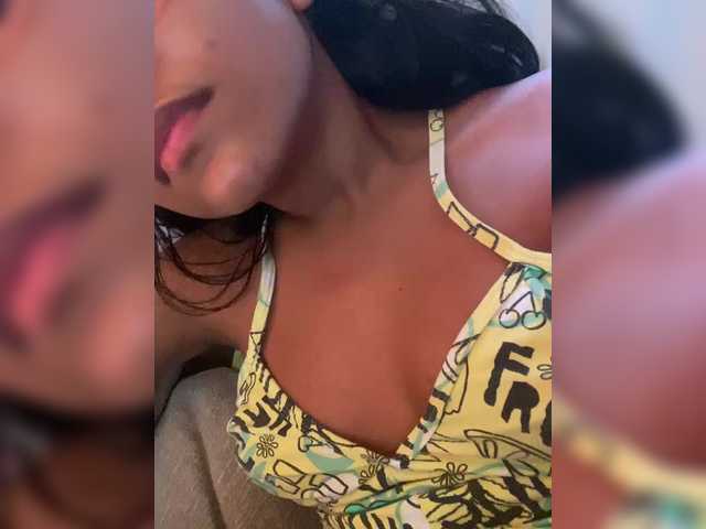 Alahia's BongaCams show and profile