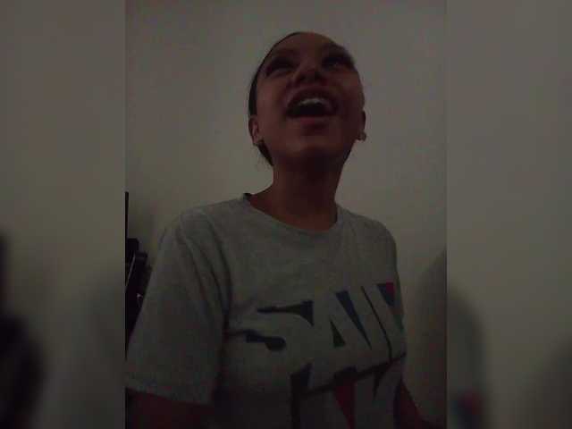 Alahia's BongaCams show and profile