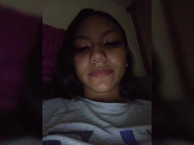 Alahia's BongaCams show and profile