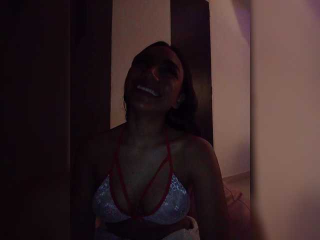 Alahia's BongaCams show and profile