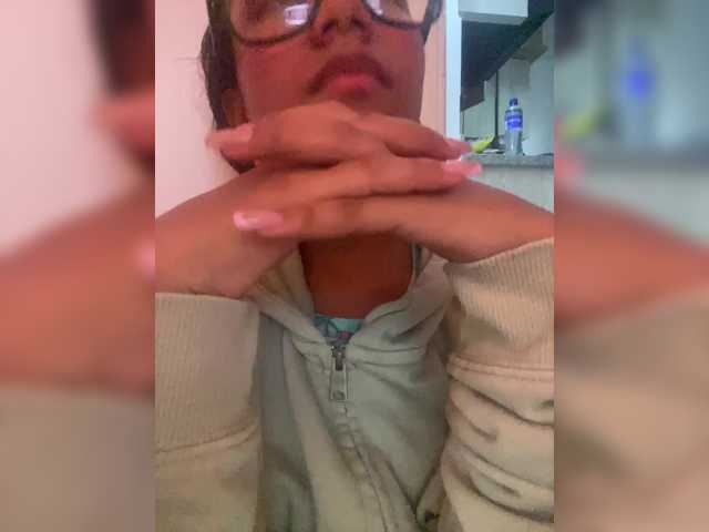 Alahia's BongaCams show and profile