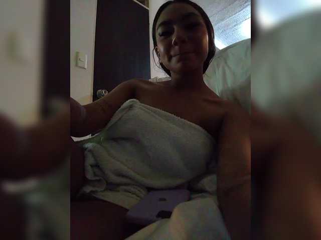 Alahia's BongaCams show and profile