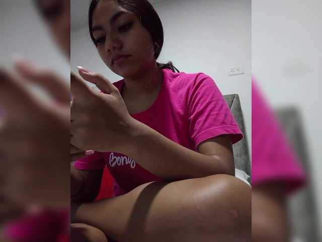 Alahia's BongaCams show and profile