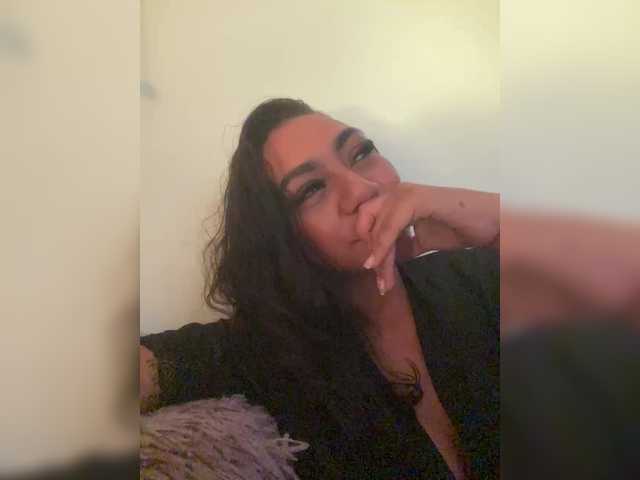 Alahia's BongaCams show and profile