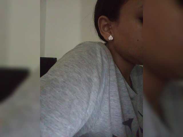 Alahia's BongaCams show and profile