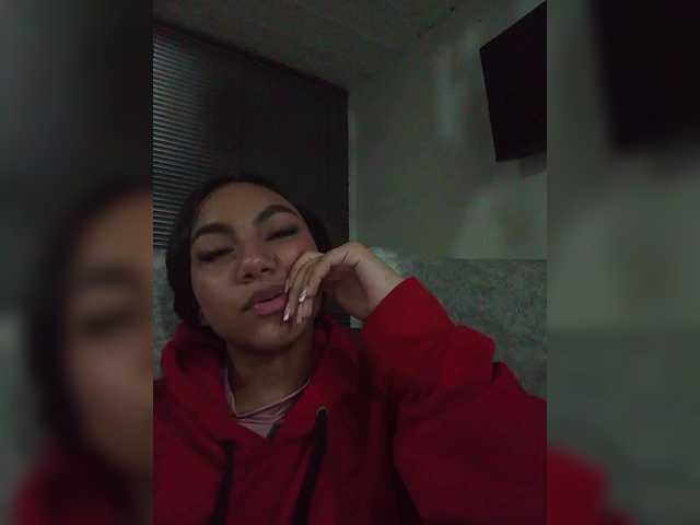 Alahia's BongaCams show and profile