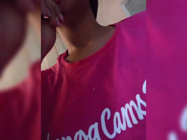 Alahia's BongaCams show and profile