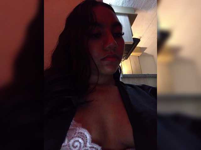 Alahia's BongaCams show and profile