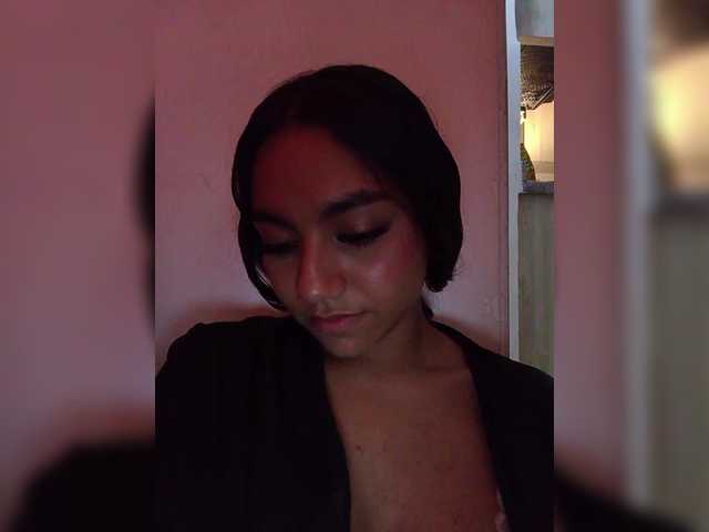 Alahia's BongaCams show and profile