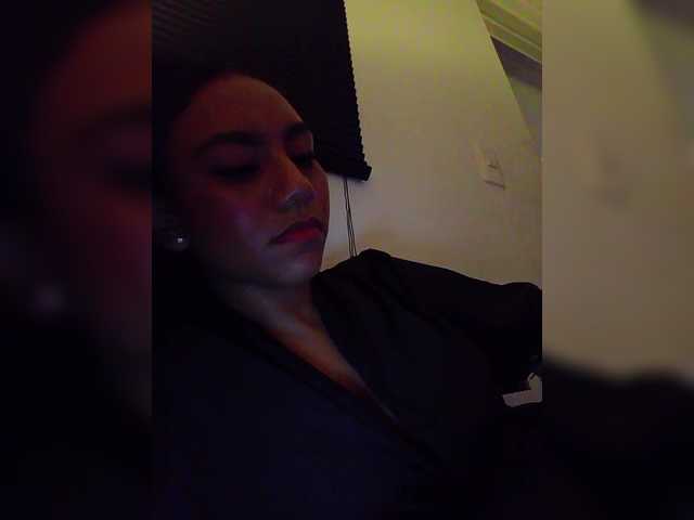 Alahia's BongaCams show and profile