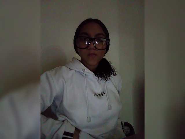 Alahia's BongaCams show and profile