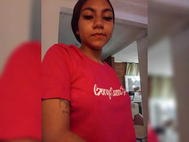 Alahia's BongaCams show and profile