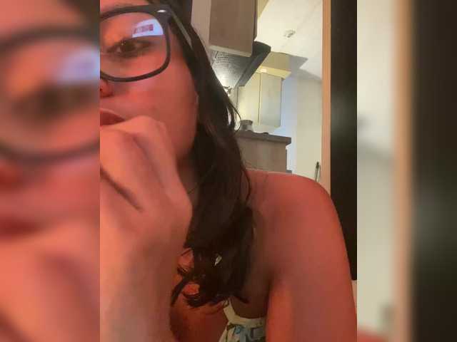 Alahia's BongaCams show and profile