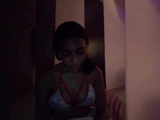 Alahia's BongaCams show and profile