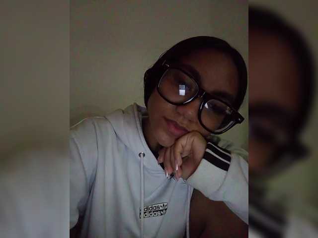 Alahia's BongaCams show and profile