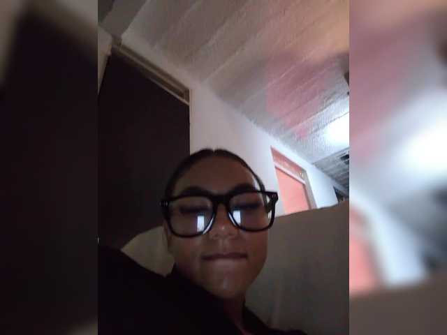 Alahia's BongaCams show and profile