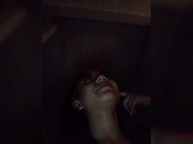 Alahia's BongaCams show and profile