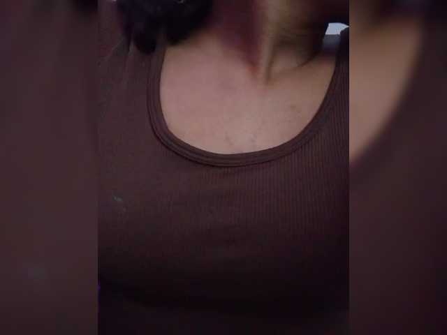 Alahia's BongaCams show and profile