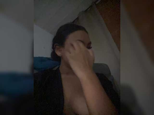 Alahia's BongaCams show and profile