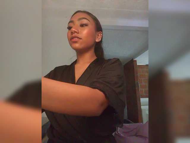 Alahia's BongaCams show and profile