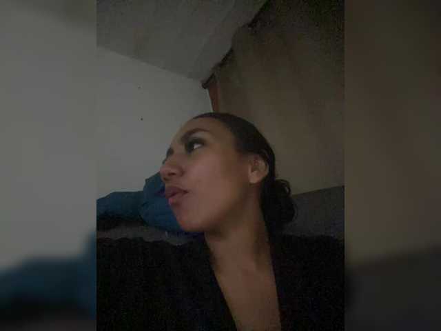 Alahia's BongaCams show and profile