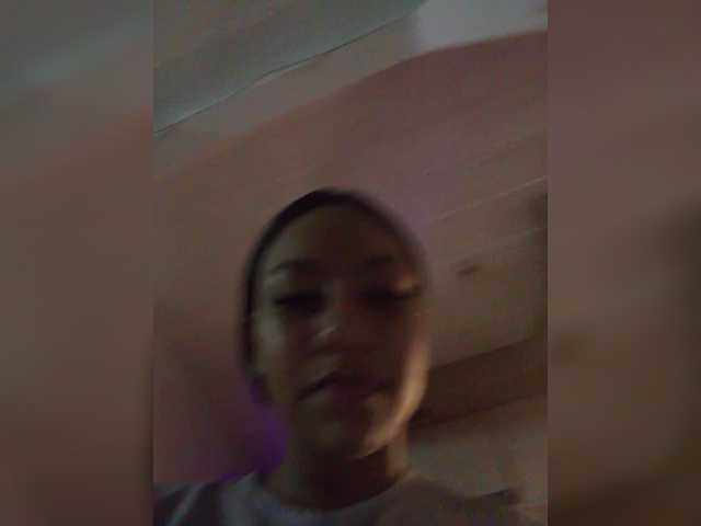 Alahia's BongaCams show and profile