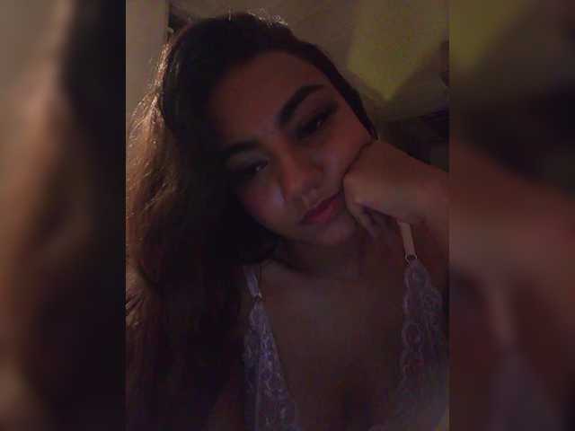 Alahia's BongaCams show and profile